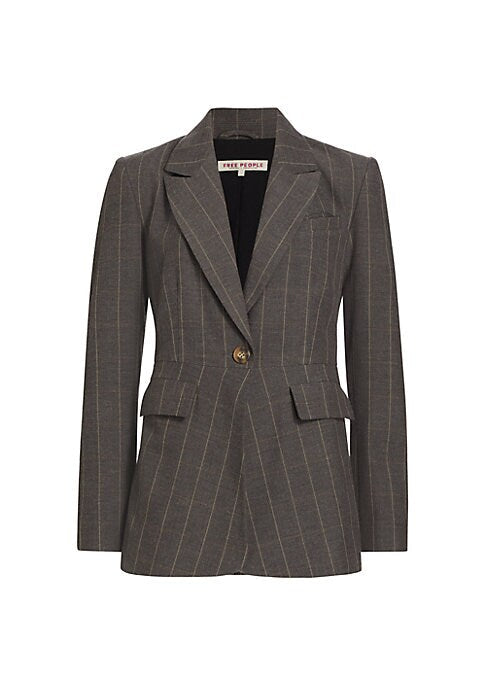 Chic Pleat-Back Blazer
